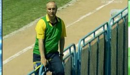 VIDEO Nebunie in Liga 2! Rachita a vrut sa-i bata pe suporterii adversi si pe arbitru!