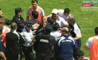 VIDEO Invazie pe teren la Pitesti! Suporterii au vrut sa-l bata pe arbitru! Vezi ce penalty a dat!