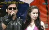 VIDEO: Manny Pacquiao e campion si pe scena! VEZI ce melodie le-a cantat filipinezilor!