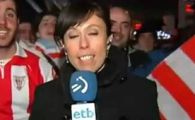 Cel mai nebun suporter! A mimat sexul cu o reporterita in timpul unei transmisiuni