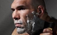 "Cap de piatra" Valuev nu mai poate boxa! Vezi ce rol joaca Bestia inaintea meciului cu Holyfield 