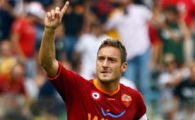 Totti, sef la autografe....in Ghencea!