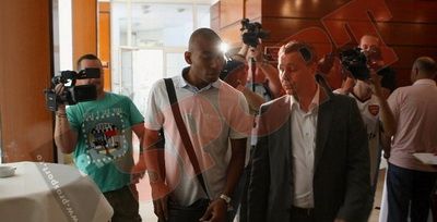 
	OFICIAL! Marcos Antonio a semnat pe trei ani cu Rapid!
