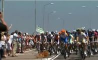 
	VIDEO Un caine a ajuns sub rotile bicicletelor! Vezi ce cazaturi au fost in prima zi la Turul Frantei!
