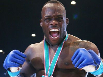 
	VIDEO : Starul K-1, Melvin Manhoef - facut praf de un japonez! Vezi o super lupta!
