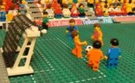 
	Fiesta continua in Spania! Cum se vede golul lui Iniesta in versiunea LEGO:
