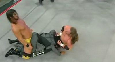 
	VIDEO: Wrestling sau film XXX? Vezi in ce POZITIE a ajuns o echipa in timpul unui meci!
