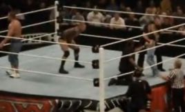 
	VIDEO: O fana A SARIT pe John Cena si Randy Orton dupa Raw! Vezi cum au scapat cei doi!
