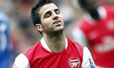 
	Wenger: "Fabregas va mai ramane 5 ani". Vezi ce spune despre Barcelona
