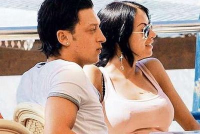 
	Ce FRUMOASA este iubita lui Ozil! FOTO
