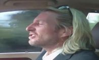 
	VIDEO! Cea mai tare incalzire inainte de un meci! Cum face karaoke un fost jucator de la Manchester United in timp ce conduce!
