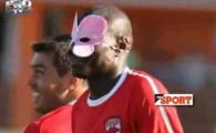 
	N' Doye Pantera Roz de la Dinamo!&nbsp; Vezi de ce si-a pus masca de fluturas la gol!

