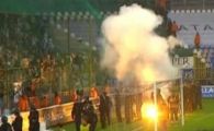 
	VIDEO / Jimmy Jump a incercat sa intrerupa derby-ul Ujpest - Ferencvaros! Fanii i-au luat-o inainte! Vezi scenele de RAZBOI:
