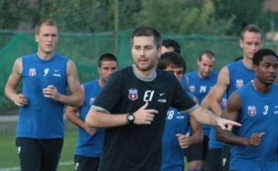 
	Edi, lasat balta de tatal sau inainte de meciul cu Otelul: "Nu ma mai bag in analize despre Steaua cat e el in Ghencea!"
