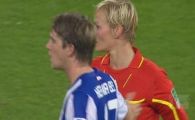
	VIDEO / Riscul meseriei! Un mijlocas de la Hertha a PIPAIT PE SANI o femeie arbitru:
