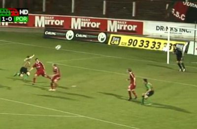 
	Messi si&nbsp;Ronaldo sunt MICI copii: gol cu calcaiul de la 15 metri! VIDEO
