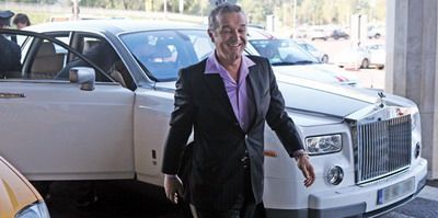 
	Gigi s-a saturat de Rolls Royce! Vezi ce va face cu super masina de 300 de mii de euro
