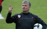 
	Cele mai violente imagini cu Andone la un meci cu Steaua! L-a scuipat pe Belodedici si a facut gesturi obscene catre Ceausescu! VIDEO
