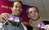 
	Villa NU a primit carnet de membru la Barcelona! Ronaldinho este socio din 2004:
