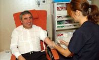 
	SUPER FOTO: Hagi a facut vizita medicala la turci! :)
