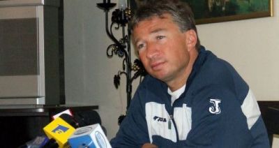 
	Dan Petrescu, desemnat cel mai bun antrenor din liga a doua rusa!
