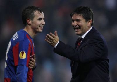 
	Becali anunta REVOLUTIA la Steaua: "Stancu nu pleaca! Vin cinci jucatori, pleaca alti cinci!"
