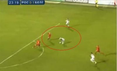 VIDEO TARE!!! Arshavin reinventeaza fotbalul! Vezi cum s-a fentat singur! :))