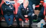
	VIDEO! Wenger a TURBAT pe banca! A inceput sa ia la BATAIE o sticla de apa!
