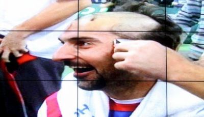 
	VIDEO / Imagini SENZATIONALE! Djokovic, RAS IN CAP pe terenul de tenis dupa ce a castigat Cupa Davis!

