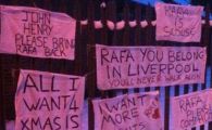 
	FOTO / Casa lui Benitez a fost luata cu asalt de fanii lui Liverpool: "Hai inapoi!"

