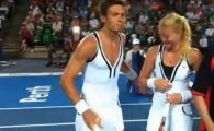 Mahut a jucat in fusta la Cupa Hopman :))) VIDEO