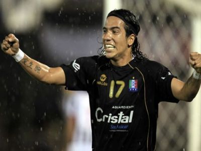 Dayro, CEL MAI TARE din Columbia: "Am oferte din toate campionatele! Sa merg in Europa? Mai bine coleg cu Veron"
Dayro, CEL MAI TARE din Columbia: "Am oferte din toate campionatele! Sa merg in Europa? Mai bine coleg cu Veron"
