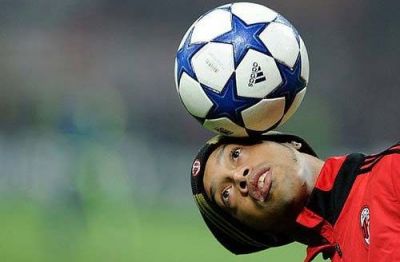 VIDEO! Primele goluri NEBUNE reusite de Ronaldinho la Flamengo... pe FIFA 11! VIDEO! Primele goluri NEBUNE reusite de Ronaldinho la Flamengo... pe FIFA 11!