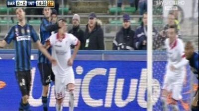 
	VIDEO Gest INCREDIBIL! Chivu si-a lovit BRUTAL un adversar cu PUMNUL in fata!
