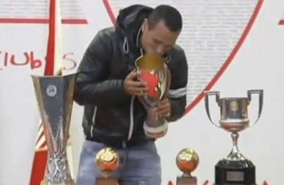 
	VIDEO / Luis Fabiano a plans ca un copil la despartirea de Sevilla!
