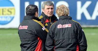 
	Revolutie in primul 11 la Galata! Cum vrea Hagi sa castige ULTIMUL sau derby:

