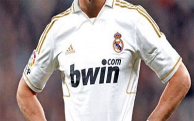 
 Real Madrid se imbraca in AUR! Ce tricouri vor scoate galacticii daca ies campioni!
