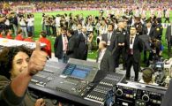 FABULOS! Sistem audio de 100.000 de watts la El Clasico! Imnul Spaniei mai tare ca un concert rock si ca un avion in zbor!