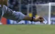 
	VIDEO Ce antrenor are Dayro Moreno! Le da biletele jucatorilor pe teren!
