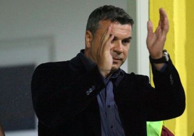 
	Olaroiu: "Victoria asta ne va da aripi pentru Cupa! Chivu va reveni la nationala!" ;)
