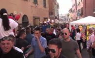 
	Italienii au TALENT! 30.000 de fani si-au inmormantat echipa rivala cu ochii in lacrimi! :)
