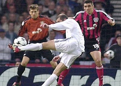 
	VIDEO: TOP 25 cele mai frumoase goluri din istoria Champions League! Vezi pe ce loc e Hagi in top!
