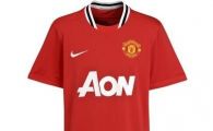 
	Inter vs Milan in Premier League! Cum arata tricourile lui Man United pe care fanii Interului nu au cum sa nu le cumpere:
