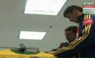 
	VIDEO! Jucatorii nationalei s-au dus la mall in ziua meciului! Tanase si-a luat tricou cu Brazilia! Surdu, singurul care a dat autografe in Sao Paolo!
