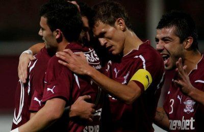 DRAMA jucatorului tinut prizonier la Rapid chiar daca nu joaca: "Sunt prea scump, am pret de Liga Campionilor!" DRAMA jucatorului tinut prizonier la Rapid chiar daca nu joaca: "Sunt prea scump, am pret de Liga Campionilor!"
