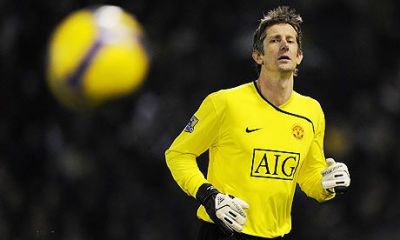 Zvonul care ii face pe fanii lui United sa tresara! Van der Sar vrea sa REVINA pe teren!
Zvonul care ii face pe fanii lui United sa tresara! Van der Sar vrea sa REVINA pe teren!