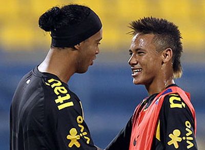 
	VIDEO: Ronaldinho i-a aratat lui Neymar cum sa fie mai mare ca Messi! R10 si N9 au dat 5 goluri MAGICE in Santos 4-5 Flamengo
