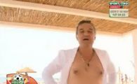VIDEO Becali a facut SHOW la mare! A ascultat Bob Marley la terasa si s-a dezbracat in fata camerelor!