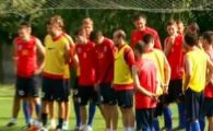 
	Dica: "Vreau sa dau o palma celor care m-au gonit de la Steaua!" Cum glumeste Gigi cu el: "Sa dea el o palma, ca-i cer datoria de 60.000 euro"
