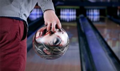 
	N-ai mai vazut asa ceva! Cele mai INFRICOSATOARE bile de bowling din lume! FOTO
